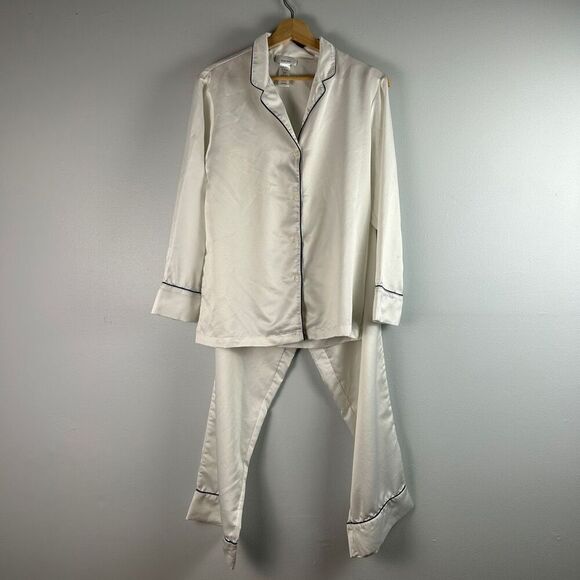 Natori Satin Long Sleeve Button-Up Top & Crop Pants Pajama - Picture 4 of 13